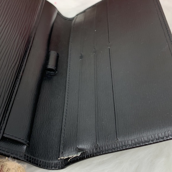 014 Authentic Louis Vuitton Epi Black International Wallet Datecode: CA1914 - Picture 6 of 11